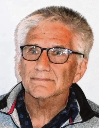 Holger Lorenzen wurde für 50jährige Schiedsrichtertätigkeit mit der goldenen Nadel des SHFV ausgezeichnet.